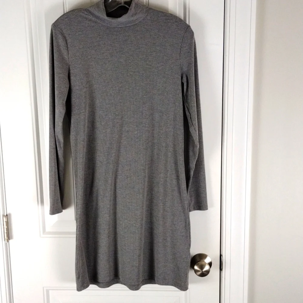 H&M Gray Ribbed Turtleneck Dress Size Small - Picture 1 of 6